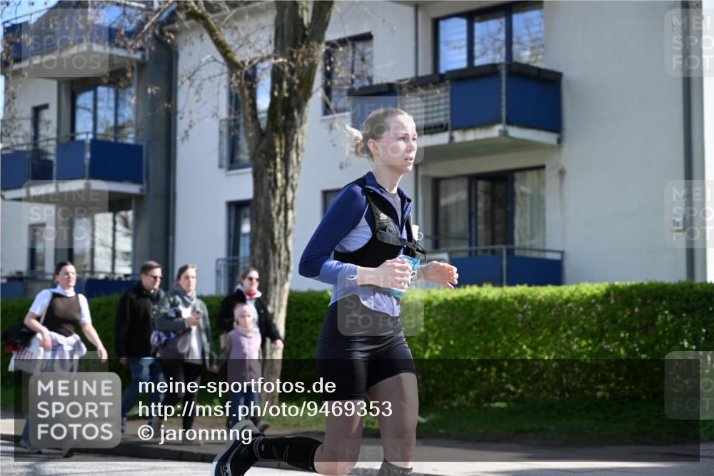 12.04.2026 - 45. Internationalen Wilhelmsburger Insellauf J. Mangold http://msf.ph/oto/9469353 12.04.2026 11:15:43 Ziel 2561, 2343, 2295, 2467, 2468, 2296, 4497 meine-sportfotos.de