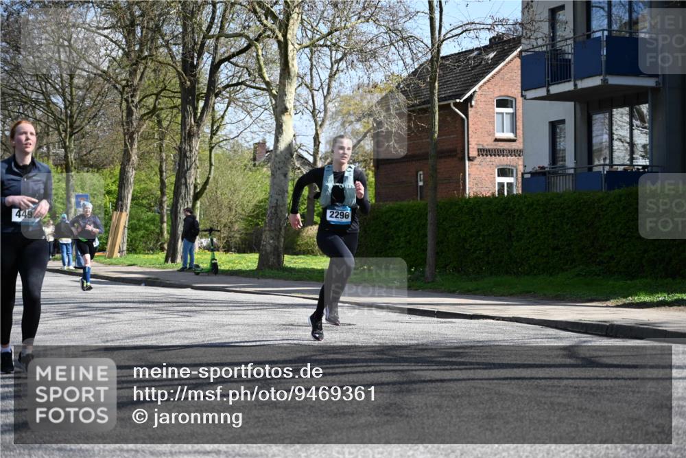 12.04.2026 - 45. Internationalen Wilhelmsburger Insellauf J. Mangold http://msf.ph/oto/9469361 12.04.2026 11:16:14 Ziel 2467, 2468, 2296, 4497, 3543, 3543, 2329, 5756, 5756, 3891, 4590, 2828, 2823 meine-sportfotos.de