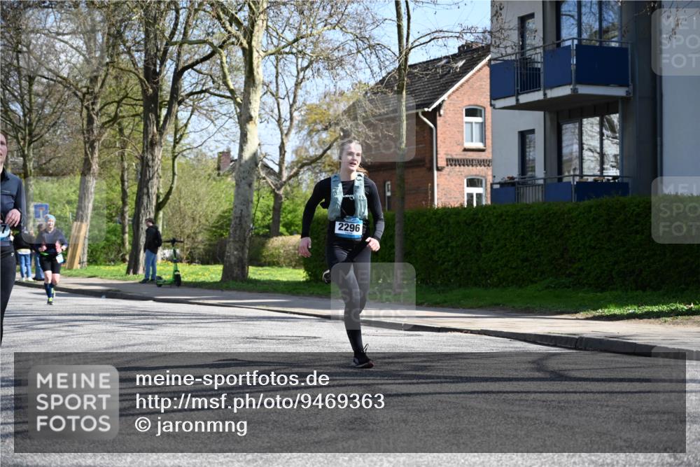 12.04.2026 - 45. Internationalen Wilhelmsburger Insellauf J. Mangold http://msf.ph/oto/9469363 12.04.2026 11:16:15 Ziel 2296, 4497, 3543, 2329, 5756, 3891, 3891, 4590, 2828, 2823 meine-sportfotos.de