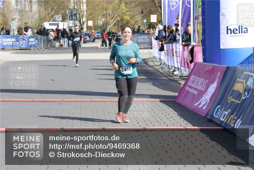 12.04.2026 - 45. Internationalen Wilhelmsburger Insellauf Strokosch-Dieckow http://msf.ph/oto/9469368 12.04.2026 11:23:21 Ziel 2450 meine-sportfotos.de