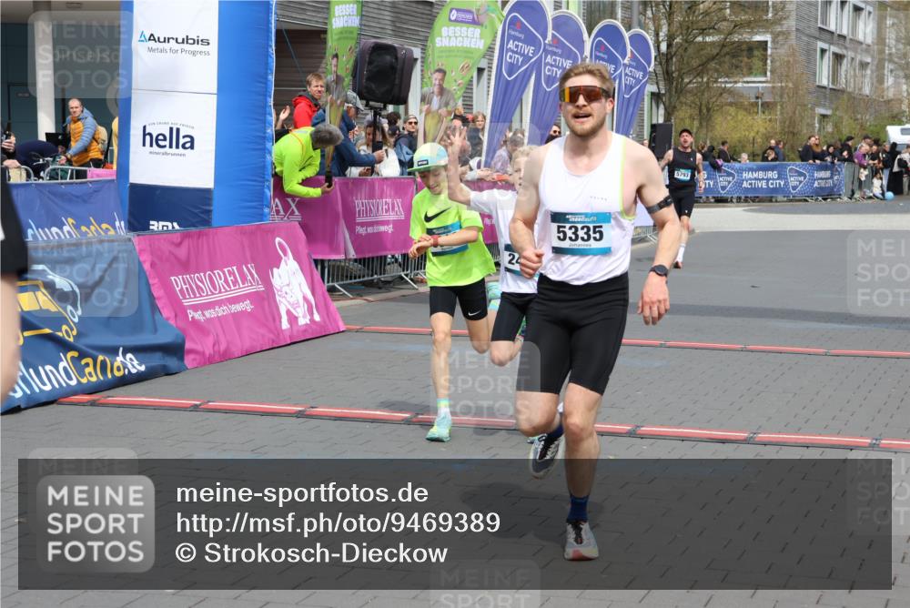 12.04.2026 - 45. Internationalen Wilhelmsburger Insellauf Strokosch-Dieckow http://msf.ph/oto/9469389 12.04.2026 12:49:56 Ziel 3816, 5335, 3612, 2403, 5793 meine-sportfotos.de