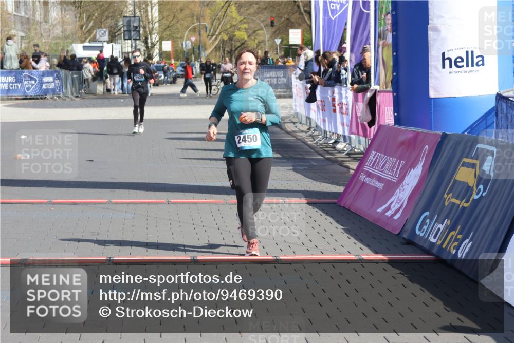 12.04.2026 - 45. Internationalen Wilhelmsburger Insellauf Strokosch-Dieckow http://msf.ph/oto/9469390 12.04.2026 11:23:21 Ziel 2450 meine-sportfotos.de