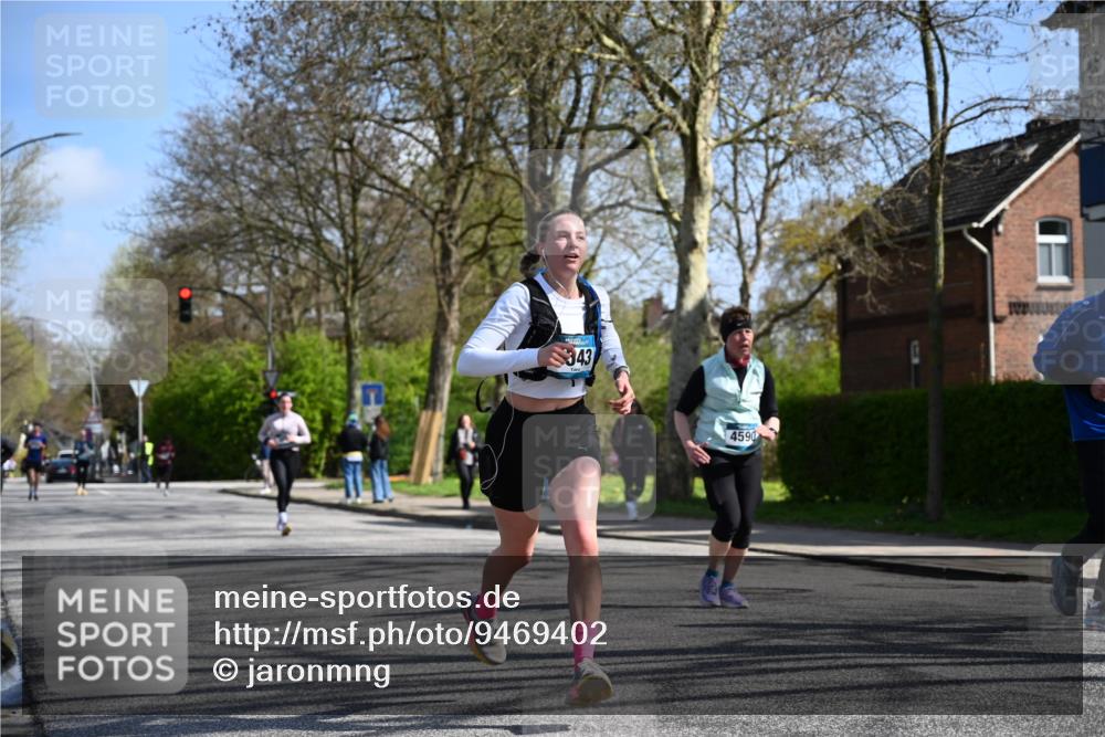 12.04.2026 - 45. Internationalen Wilhelmsburger Insellauf J. Mangold http://msf.ph/oto/9469402 12.04.2026 11:16:32 Ziel 4497, 3543, 2329, 5756, 3891, 4590, 2828, 2823, 3622, 3080 meine-sportfotos.de
