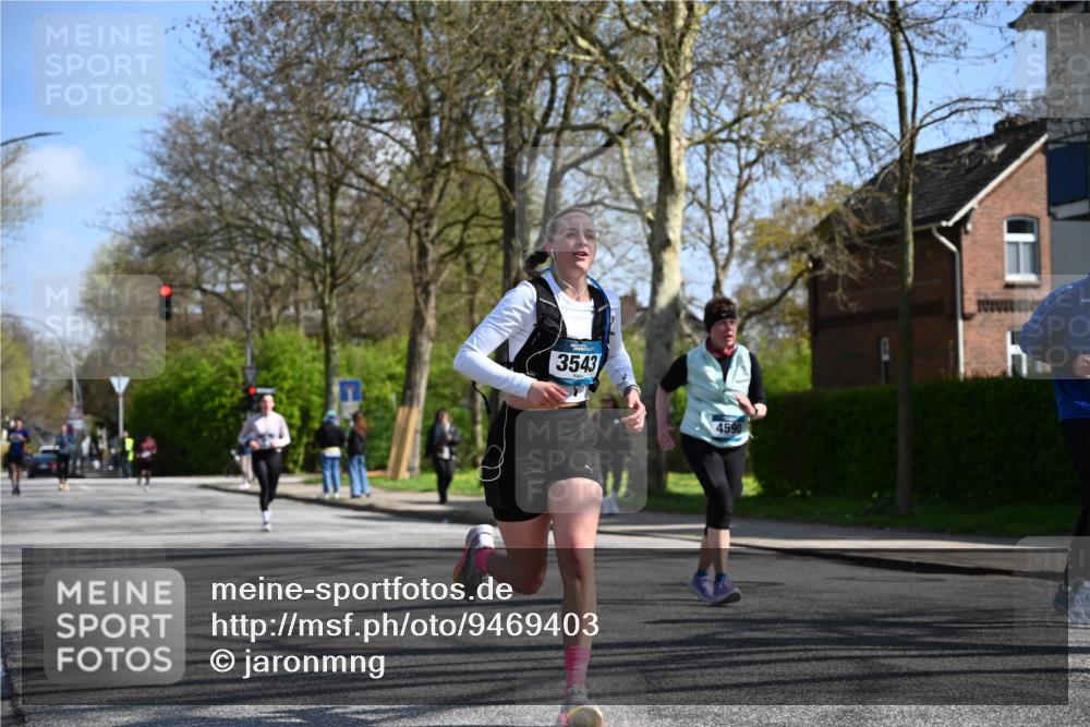 12.04.2026 - 45. Internationalen Wilhelmsburger Insellauf J. Mangold http://msf.ph/oto/9469403 12.04.2026 11:16:32 Ziel 4497, 3543, 2329, 5756, 3891, 4590, 2828, 2823, 3622, 3080 meine-sportfotos.de
