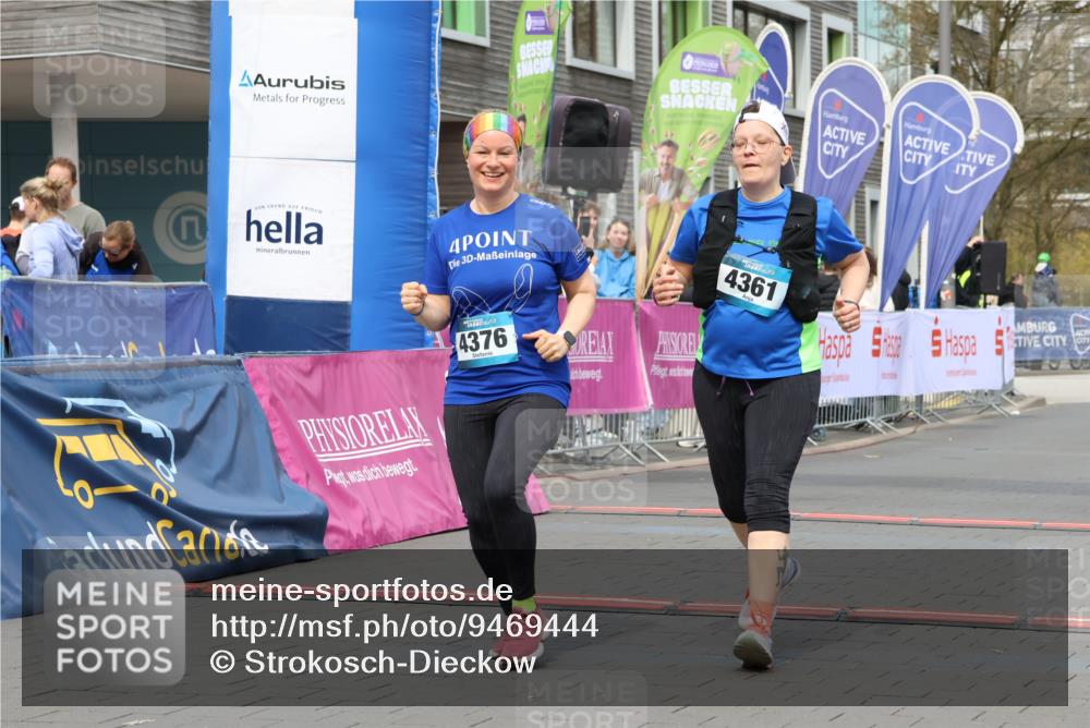 12.04.2026 - 45. Internationalen Wilhelmsburger Insellauf Strokosch-Dieckow http://msf.ph/oto/9469444 12.04.2026 13:40:16 Ziel 4376, 4361 meine-sportfotos.de