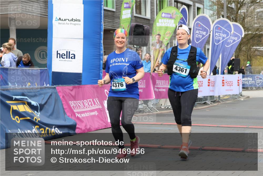 12.04.2026 - 45. Internationalen Wilhelmsburger Insellauf Strokosch-Dieckow http://msf.ph/oto/9469456 12.04.2026 13:40:16 Ziel 4376, 4361 meine-sportfotos.de