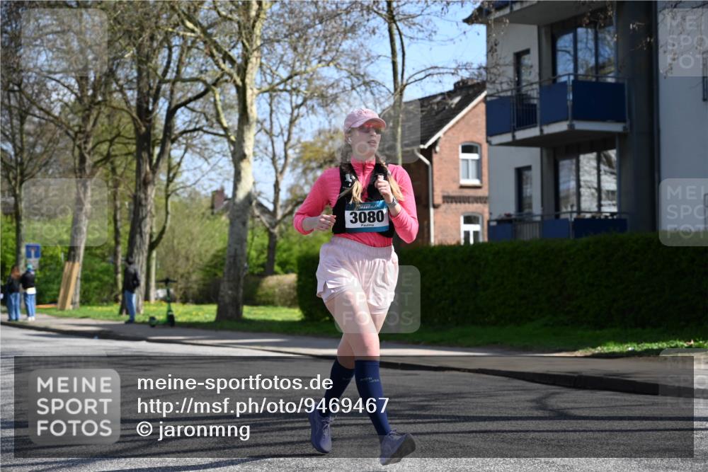 12.04.2026 - 45. Internationalen Wilhelmsburger Insellauf J. Mangold http://msf.ph/oto/9469467 12.04.2026 11:17:03 Ziel 3622, 3080, 2597, 4136, 2419, 2420, 2312, 2241 meine-sportfotos.de