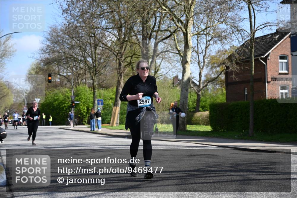 12.04.2026 - 45. Internationalen Wilhelmsburger Insellauf J. Mangold http://msf.ph/oto/9469477 12.04.2026 11:17:11 Ziel 3622, 3080, 2597, 4136, 2419, 2420, 2419, 2420, 2312, 2241, 5309, 3944, 3398, 2807 meine-sportfotos.de