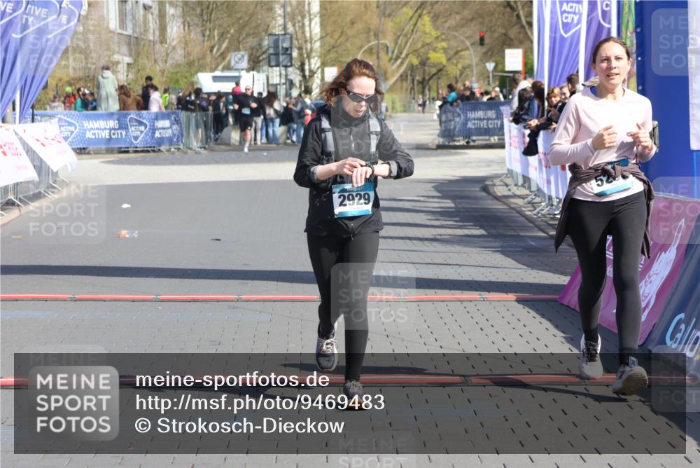 12.04.2026 - 45. Internationalen Wilhelmsburger Insellauf Strokosch-Dieckow http://msf.ph/oto/9469483 12.04.2026 11:23:39 Ziel 2929, 5253 meine-sportfotos.de