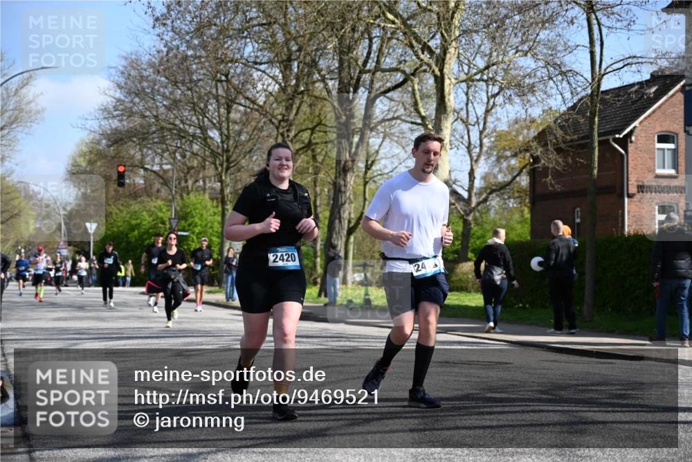12.04.2026 - 45. Internationalen Wilhelmsburger Insellauf J. Mangold http://msf.ph/oto/9469521 12.04.2026 11:17:29 Ziel 2597, 4136, 2419, 2420, 2312, 2241, 5309, 3944, 5309, 3944, 3398, 2807, 4191, 4786, 3435, 2240, 5700, 4902, 4918 meine-sportfotos.de