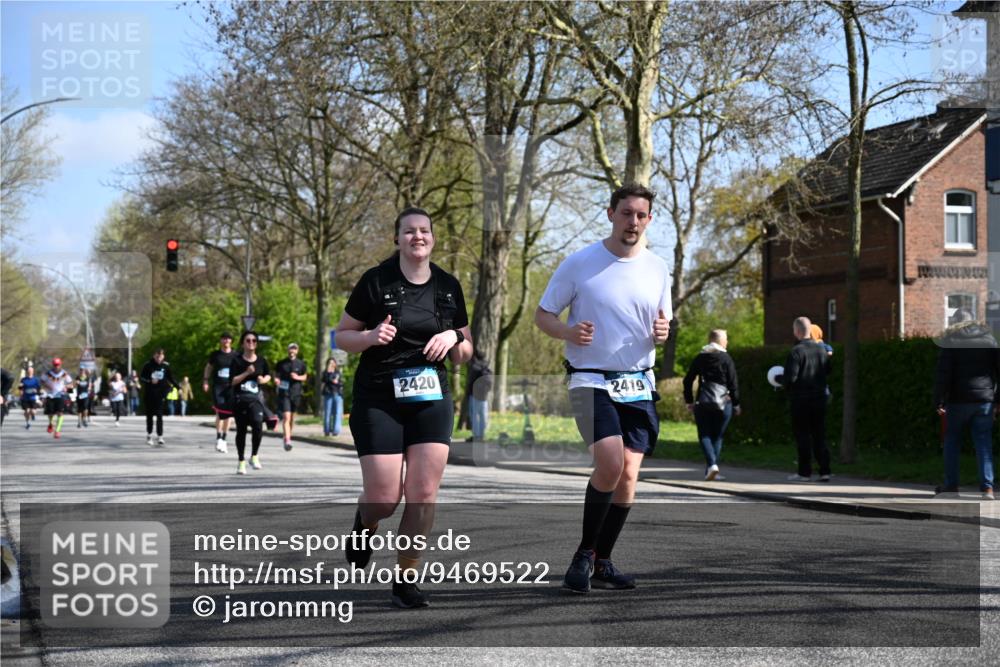 12.04.2026 - 45. Internationalen Wilhelmsburger Insellauf J. Mangold http://msf.ph/oto/9469522 12.04.2026 11:17:29 Ziel 2597, 4136, 2419, 2420, 2312, 2241, 5309, 3944, 5309, 3944, 3398, 2807, 4191, 4786, 3435, 2240, 5700, 4902, 4918 meine-sportfotos.de