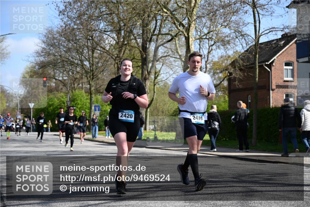 12.04.2026 - 45. Internationalen Wilhelmsburger Insellauf J. Mangold http://msf.ph/oto/9469524 12.04.2026 11:17:29 Ziel 2597, 4136, 2419, 2420, 2312, 2241, 5309, 3944, 5309, 3944, 3398, 2807, 4191, 4786, 3435, 2240, 5700, 4902, 4918 meine-sportfotos.de