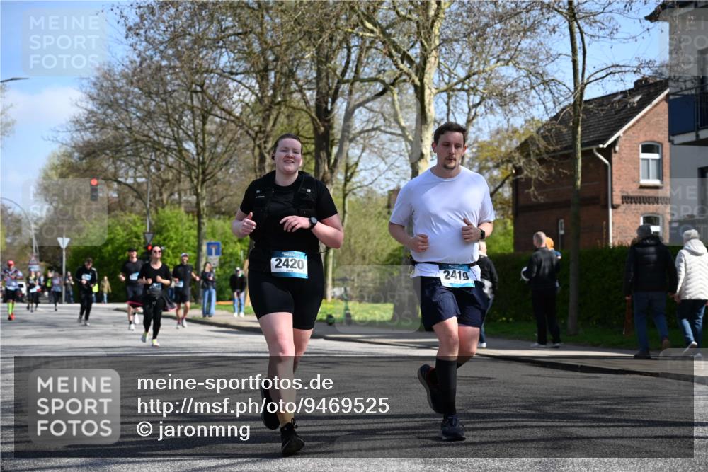 12.04.2026 - 45. Internationalen Wilhelmsburger Insellauf J. Mangold http://msf.ph/oto/9469525 12.04.2026 11:17:30 Ziel 2597, 4136, 2419, 2420, 2312, 2241, 5309, 3944, 3398, 3398, 2807, 4191, 4786, 3435, 2240, 5700, 4902, 4918 meine-sportfotos.de
