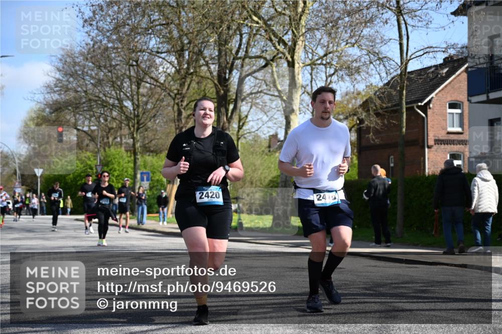 12.04.2026 - 45. Internationalen Wilhelmsburger Insellauf J. Mangold http://msf.ph/oto/9469526 12.04.2026 11:17:30 Ziel 2597, 4136, 2419, 2420, 2312, 2241, 5309, 3944, 3398, 3398, 2807, 4191, 4786, 3435, 2240, 5700, 4902, 4918 meine-sportfotos.de
