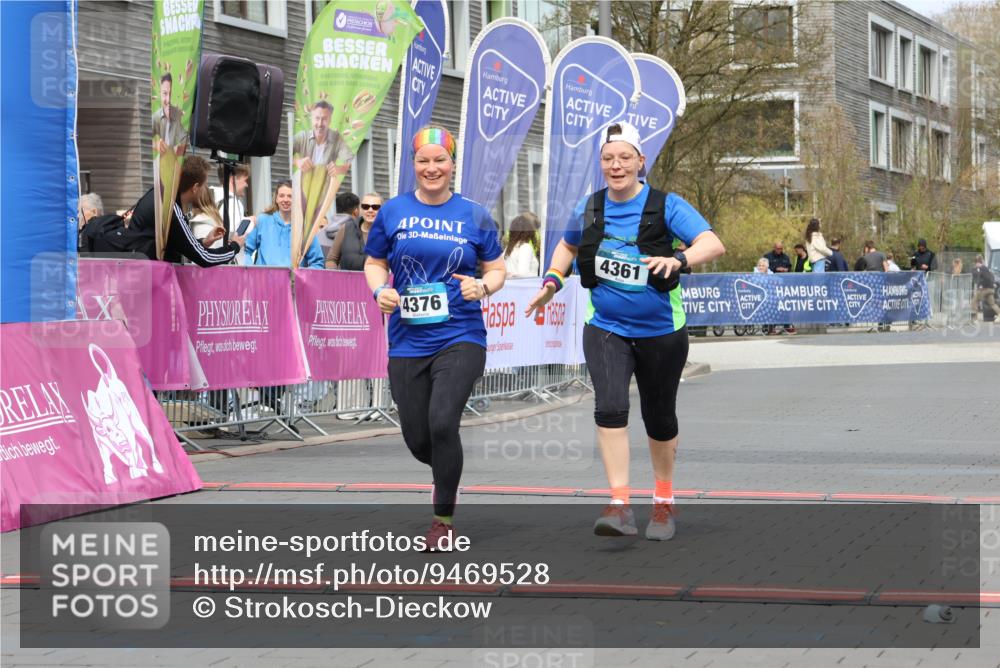 12.04.2026 - 45. Internationalen Wilhelmsburger Insellauf Strokosch-Dieckow http://msf.ph/oto/9469528 12.04.2026 13:40:15 Ziel 4376, 4361 meine-sportfotos.de