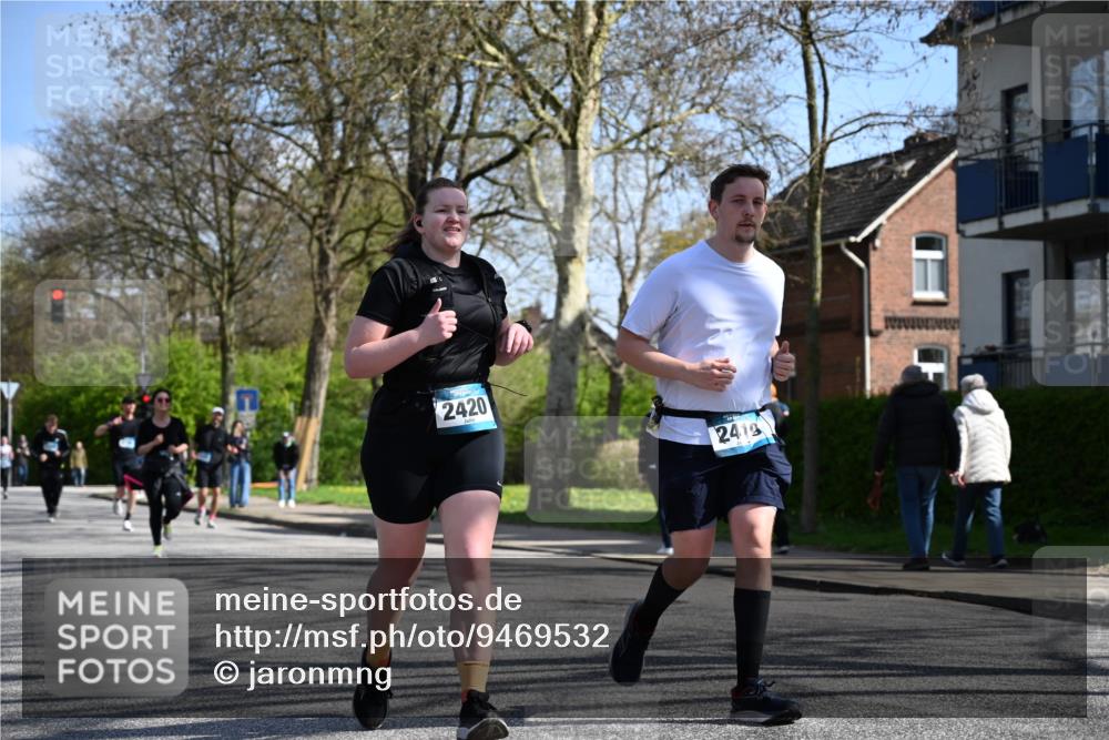 12.04.2026 - 45. Internationalen Wilhelmsburger Insellauf J. Mangold http://msf.ph/oto/9469532 12.04.2026 11:17:30 Ziel 2597, 4136, 2419, 2420, 2312, 2241, 5309, 3944, 3398, 3398, 2807, 4191, 4786, 3435, 2240, 5700, 4902, 4918 meine-sportfotos.de