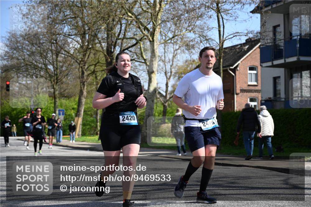 12.04.2026 - 45. Internationalen Wilhelmsburger Insellauf J. Mangold http://msf.ph/oto/9469533 12.04.2026 11:17:30 Ziel 2597, 4136, 2419, 2420, 2312, 2241, 5309, 3944, 3398, 3398, 2807, 4191, 4786, 3435, 2240, 5700, 4902, 4918 meine-sportfotos.de