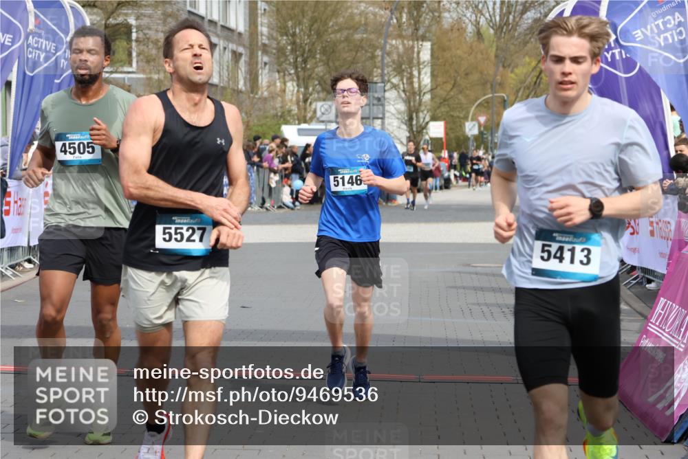 12.04.2026 - 45. Internationalen Wilhelmsburger Insellauf Strokosch-Dieckow http://msf.ph/oto/9469536 12.04.2026 12:50:24 Ziel 5527, 4505, 5146 meine-sportfotos.de