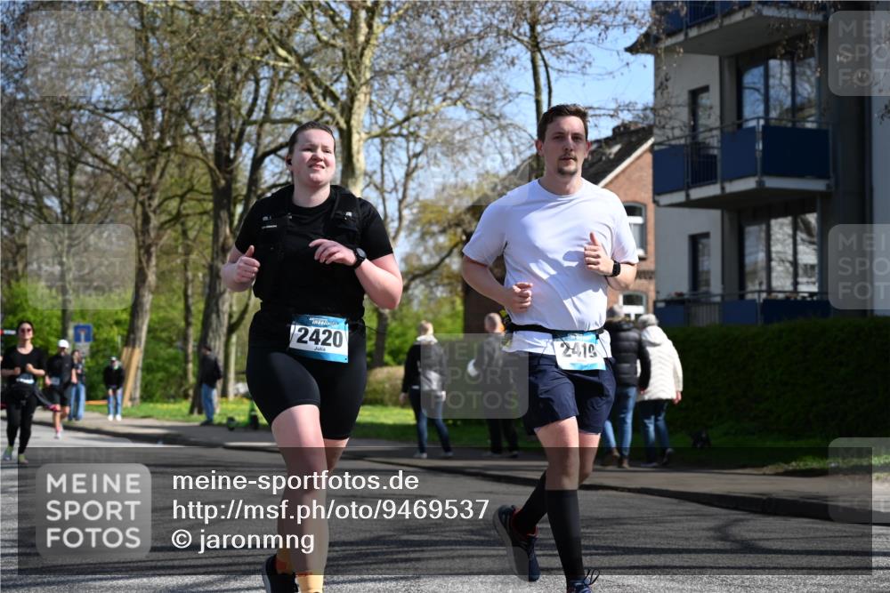 12.04.2026 - 45. Internationalen Wilhelmsburger Insellauf J. Mangold http://msf.ph/oto/9469537 12.04.2026 11:17:30 Ziel 2597, 4136, 2419, 2420, 2312, 2241, 5309, 3944, 3398, 3398, 2807, 4191, 4786, 3435, 2240, 5700, 4902, 4918 meine-sportfotos.de