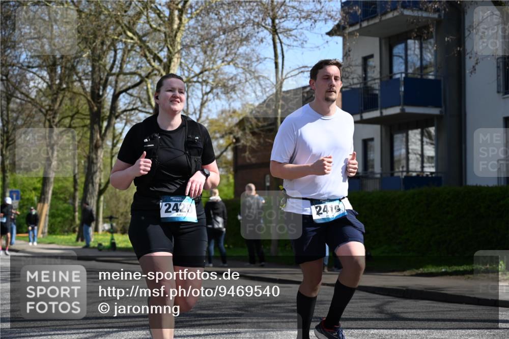 12.04.2026 - 45. Internationalen Wilhelmsburger Insellauf J. Mangold http://msf.ph/oto/9469540 12.04.2026 11:17:30 Ziel 2597, 4136, 2419, 2420, 2312, 2241, 5309, 3944, 3398, 3398, 2807, 4191, 4786, 3435, 2240, 5700, 4902, 4918 meine-sportfotos.de