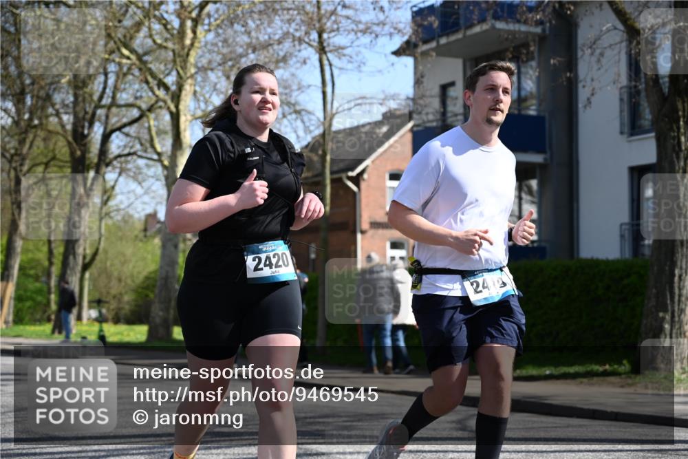 12.04.2026 - 45. Internationalen Wilhelmsburger Insellauf J. Mangold http://msf.ph/oto/9469545 12.04.2026 11:17:31 Ziel 4136, 2419, 2420, 2312, 2241, 5309, 3944, 3398, 2807, 4191, 4786, 4786, 3435, 2240, 5700, 4902, 4918 meine-sportfotos.de