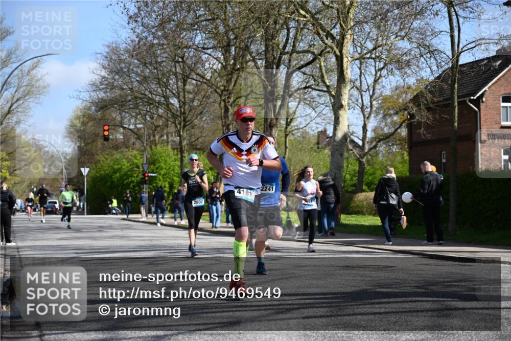 12.04.2026 - 45. Internationalen Wilhelmsburger Insellauf J. Mangold http://msf.ph/oto/9469549 12.04.2026 11:17:42 Ziel 2419, 2420, 2312, 2241, 5309, 3944, 3398, 2807, 4191, 4786, 3435, 2240, 5700, 4902, 4918 meine-sportfotos.de