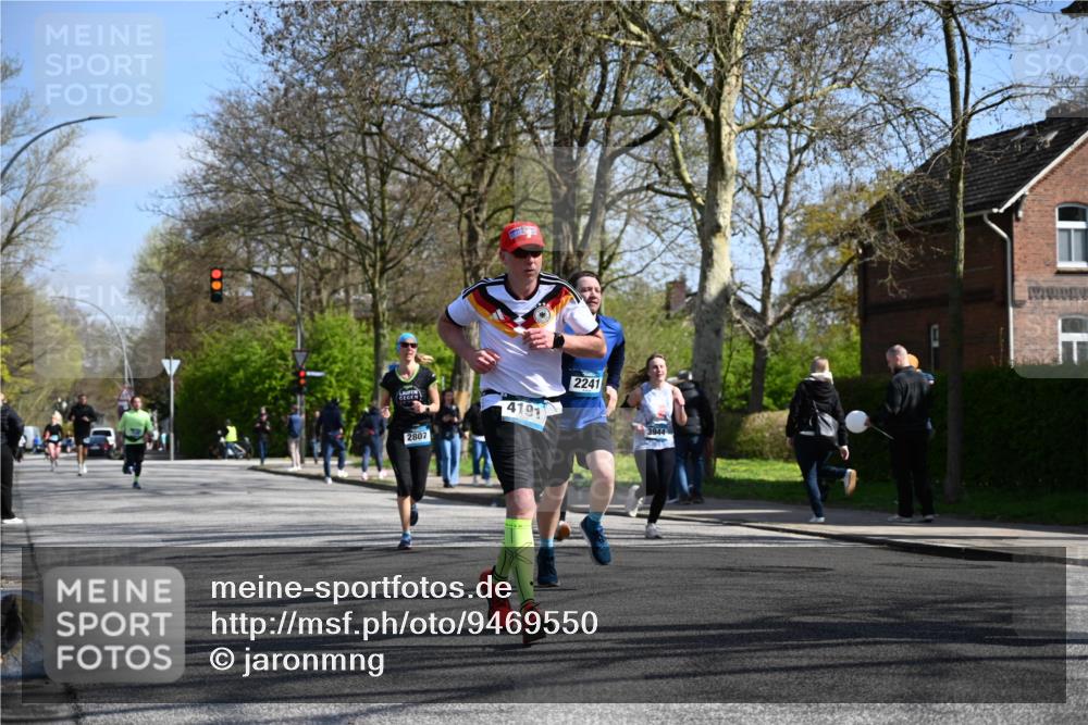 12.04.2026 - 45. Internationalen Wilhelmsburger Insellauf J. Mangold http://msf.ph/oto/9469550 12.04.2026 11:17:42 Ziel 2419, 2420, 2312, 2241, 5309, 3944, 3398, 2807, 4191, 4786, 3435, 2240, 5700, 4902, 4918 meine-sportfotos.de