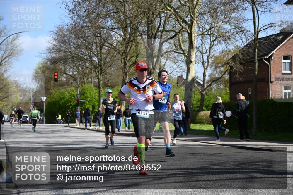 12.04.2026 - 45. Internationalen Wilhelmsburger Insellauf J. Mangold http://msf.ph/oto/9469552 12.04.2026 11:17:42 Ziel 2419, 2420, 2312, 2241, 5309, 3944, 3398, 2807, 4191, 4786, 3435, 2240, 5700, 4902, 4918 meine-sportfotos.de