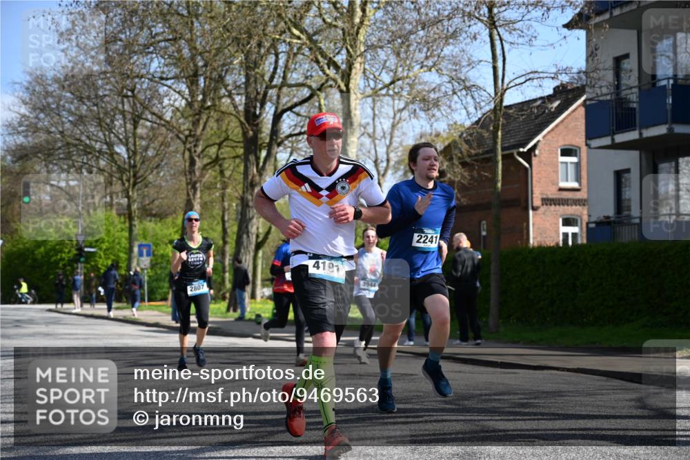 12.04.2026 - 45. Internationalen Wilhelmsburger Insellauf J. Mangold http://msf.ph/oto/9469563 12.04.2026 11:17:43 Ziel 2419, 2420, 2312, 2241, 5309, 3944, 3398, 2807, 4191, 4786, 4786, 3435, 2240, 5700, 4902, 4918 meine-sportfotos.de