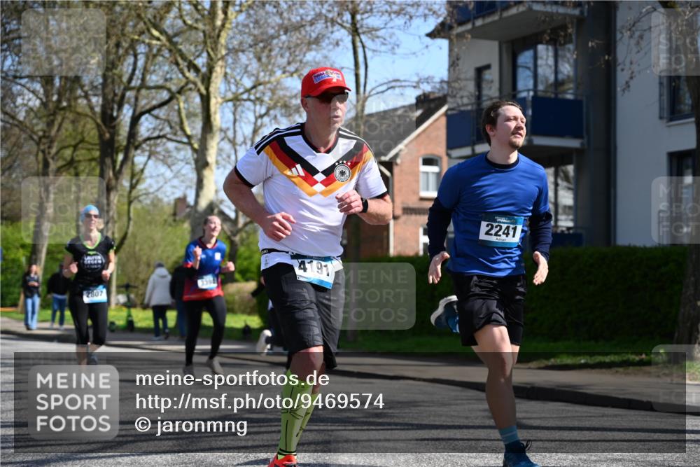 12.04.2026 - 45. Internationalen Wilhelmsburger Insellauf J. Mangold http://msf.ph/oto/9469574 12.04.2026 11:17:43 Ziel 2419, 2420, 2312, 2241, 5309, 3944, 3398, 2807, 4191, 4786, 4786, 3435, 2240, 5700, 4902, 4918 meine-sportfotos.de