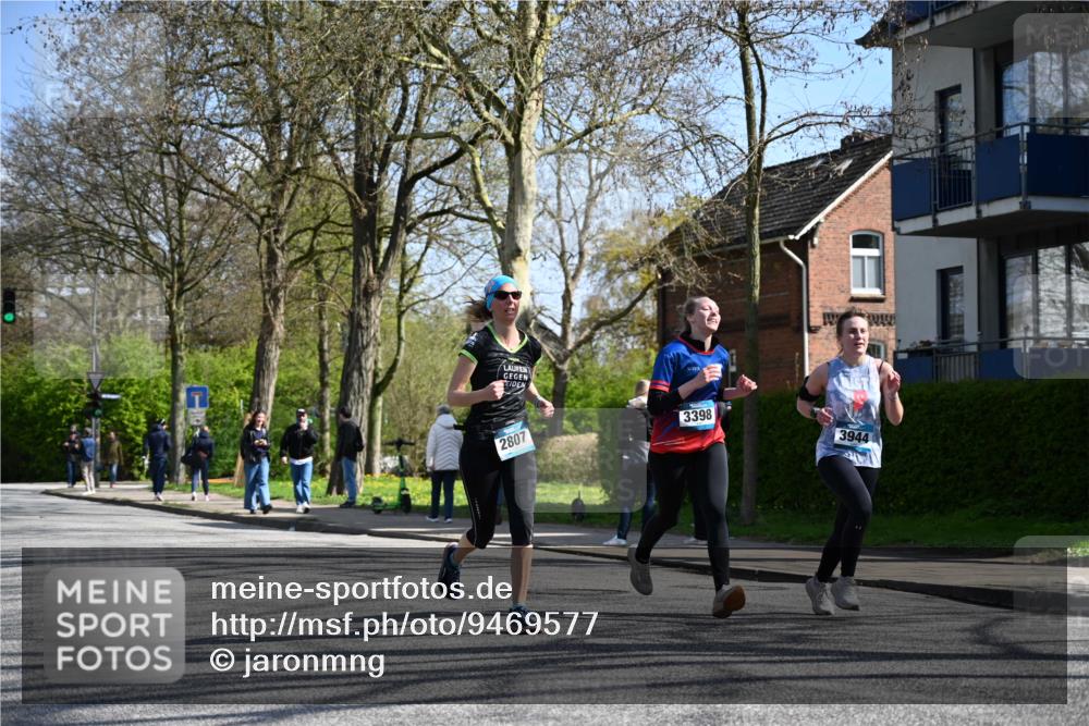 12.04.2026 - 45. Internationalen Wilhelmsburger Insellauf J. Mangold http://msf.ph/oto/9469577 12.04.2026 11:17:44 Ziel 2419, 2420, 2312, 2241, 5309, 3944, 3398, 2807, 4191, 4786, 3435, 3435, 2240, 5700, 4902, 4918 meine-sportfotos.de
