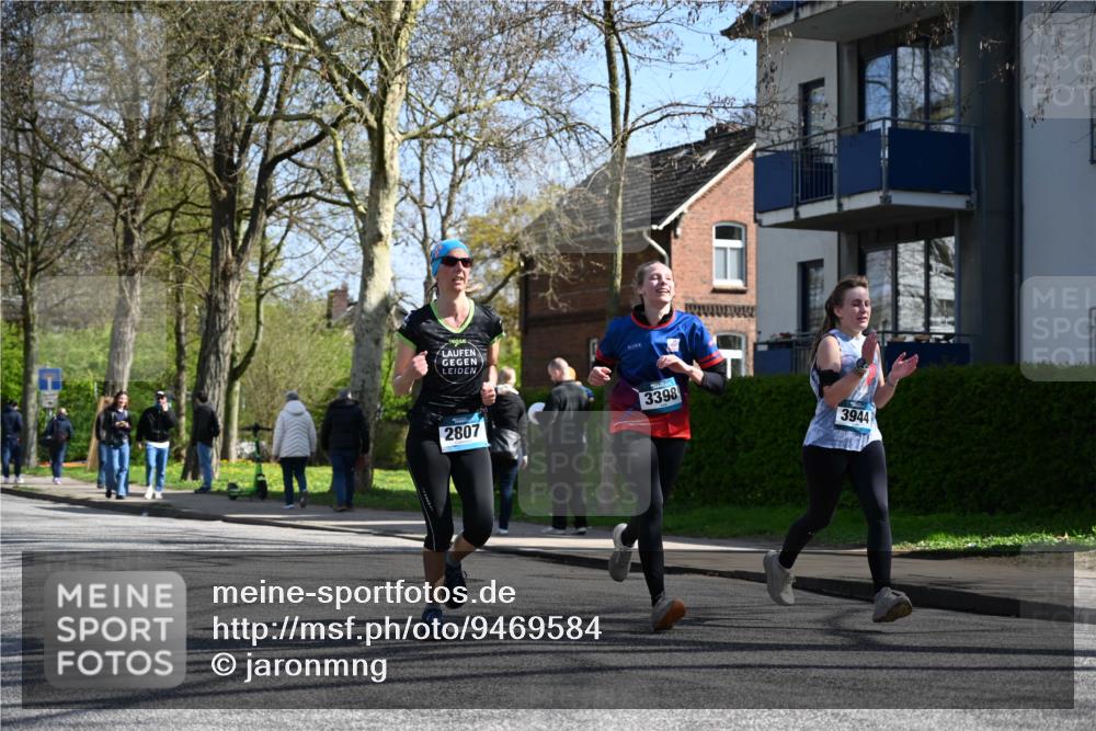 12.04.2026 - 45. Internationalen Wilhelmsburger Insellauf J. Mangold http://msf.ph/oto/9469584 12.04.2026 11:17:45 Ziel 2419, 2420, 2312, 2241, 5309, 3944, 3398, 2807, 4191, 4786, 3435, 2240, 2240, 5700, 4902, 4918 meine-sportfotos.de