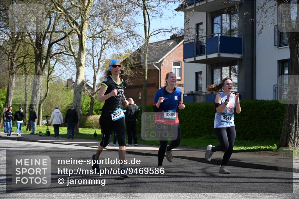 12.04.2026 - 45. Internationalen Wilhelmsburger Insellauf J. Mangold http://msf.ph/oto/9469586 12.04.2026 11:17:45 Ziel 2419, 2420, 2312, 2241, 5309, 3944, 3398, 2807, 4191, 4786, 3435, 2240, 2240, 5700, 4902, 4918 meine-sportfotos.de