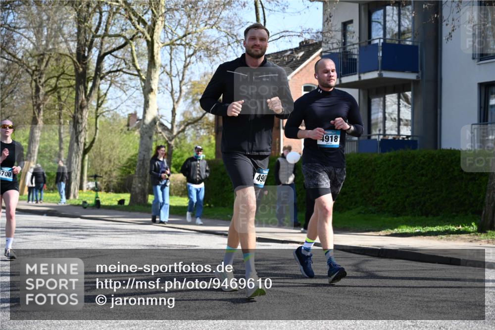 12.04.2026 - 45. Internationalen Wilhelmsburger Insellauf J. Mangold http://msf.ph/oto/9469610 12.04.2026 11:18:00 Ziel 2807, 4191, 4786, 3435, 2240, 5700, 4902, 4918, 2806, 4582, 4586, 2385 meine-sportfotos.de