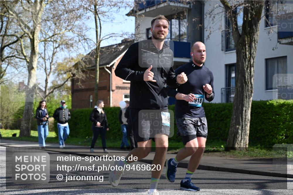 12.04.2026 - 45. Internationalen Wilhelmsburger Insellauf J. Mangold http://msf.ph/oto/9469620 12.04.2026 11:18:01 Ziel 4191, 4786, 3435, 2240, 5700, 4902, 4918, 2806, 4582, 4586, 2385 meine-sportfotos.de