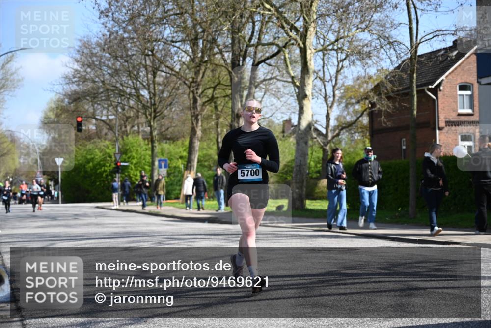 12.04.2026 - 45. Internationalen Wilhelmsburger Insellauf J. Mangold http://msf.ph/oto/9469621 12.04.2026 11:18:01 Ziel 4191, 4786, 3435, 2240, 5700, 4902, 4918, 2806, 4582, 4586, 2385 meine-sportfotos.de