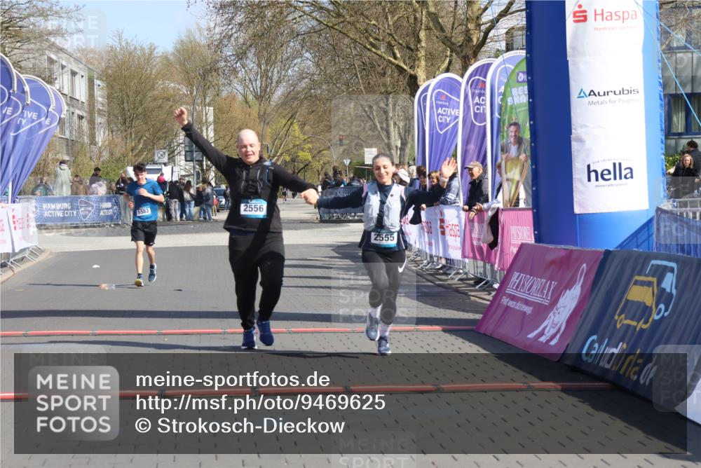 12.04.2026 - 45. Internationalen Wilhelmsburger Insellauf Strokosch-Dieckow http://msf.ph/oto/9469625 12.04.2026 11:23:56 Ziel 2556, 2555, 5583 meine-sportfotos.de