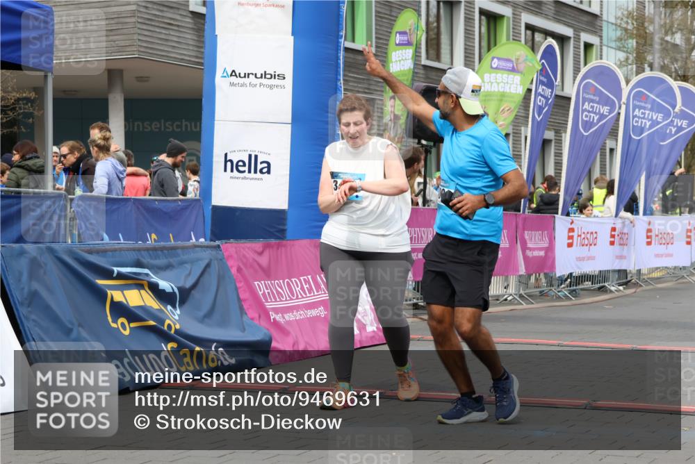 12.04.2026 - 45. Internationalen Wilhelmsburger Insellauf Strokosch-Dieckow http://msf.ph/oto/9469631 12.04.2026 13:40:01 Ziel 4001, 3477 meine-sportfotos.de