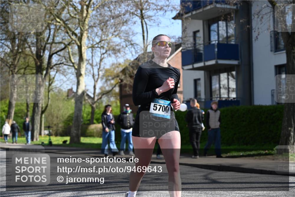 12.04.2026 - 45. Internationalen Wilhelmsburger Insellauf J. Mangold http://msf.ph/oto/9469643 12.04.2026 11:18:02 Ziel 4786, 3435, 2240, 5700, 4902, 4918, 2806, 4582, 4586, 4582, 4586, 2385, 3633 meine-sportfotos.de