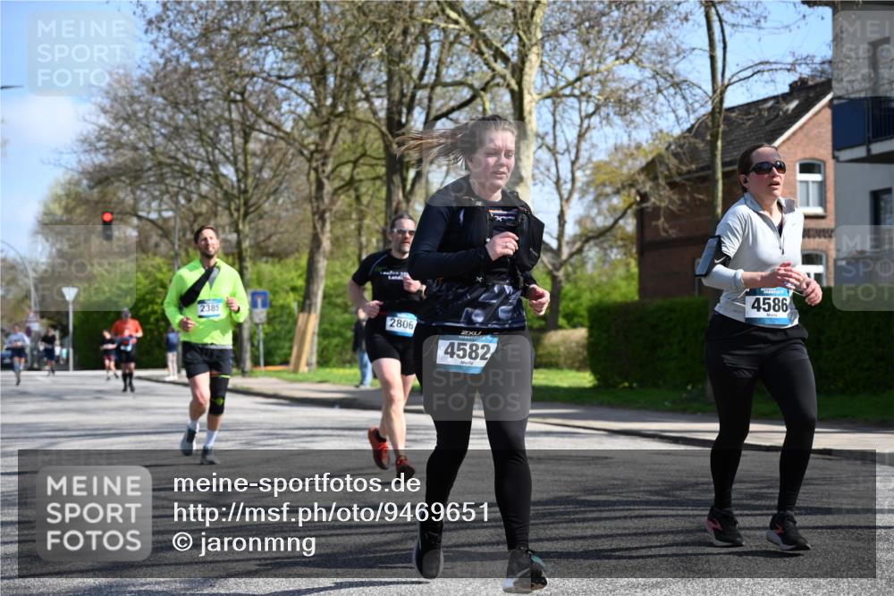 12.04.2026 - 45. Internationalen Wilhelmsburger Insellauf J. Mangold http://msf.ph/oto/9469651 12.04.2026 11:18:18 Ziel 2806, 4582, 4586, 2385, 3633, 3096, 3421, 2322, 4148, 4147, 3421, 2322, 4148, 4147, 3104, 4151 meine-sportfotos.de