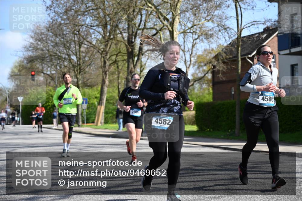 12.04.2026 - 45. Internationalen Wilhelmsburger Insellauf J. Mangold http://msf.ph/oto/9469652 12.04.2026 11:18:18 Ziel 2806, 4582, 4586, 2385, 3633, 3096, 3421, 2322, 4148, 4147, 3421, 2322, 4148, 4147, 3104, 4151 meine-sportfotos.de