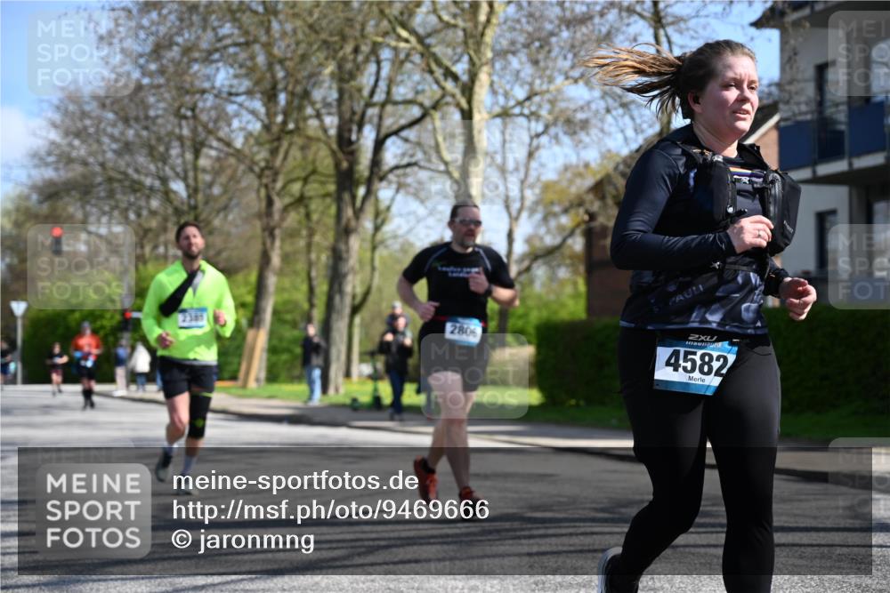 12.04.2026 - 45. Internationalen Wilhelmsburger Insellauf J. Mangold http://msf.ph/oto/9469666 12.04.2026 11:18:19 Ziel 2806, 4582, 4586, 2385, 3633, 3096, 3421, 2322, 4148, 4147, 3104, 4151 meine-sportfotos.de