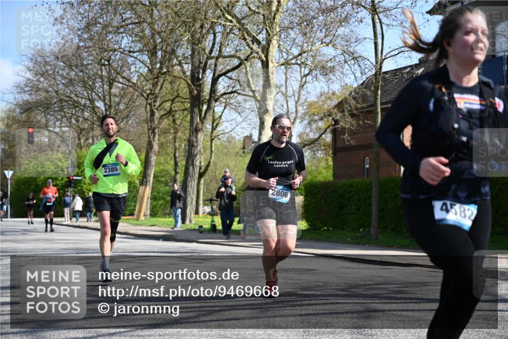 12.04.2026 - 45. Internationalen Wilhelmsburger Insellauf J. Mangold http://msf.ph/oto/9469668 12.04.2026 11:18:19 Ziel 2806, 4582, 4586, 2385, 3633, 3096, 3421, 2322, 4148, 4147, 3104, 4151 meine-sportfotos.de