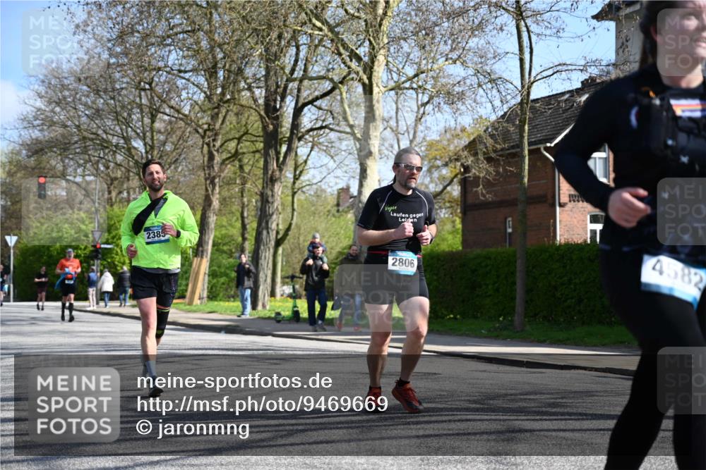 12.04.2026 - 45. Internationalen Wilhelmsburger Insellauf J. Mangold http://msf.ph/oto/9469669 12.04.2026 11:18:19 Ziel 2806, 4582, 4586, 2385, 3633, 3096, 3421, 2322, 4148, 4147, 3104, 4151 meine-sportfotos.de