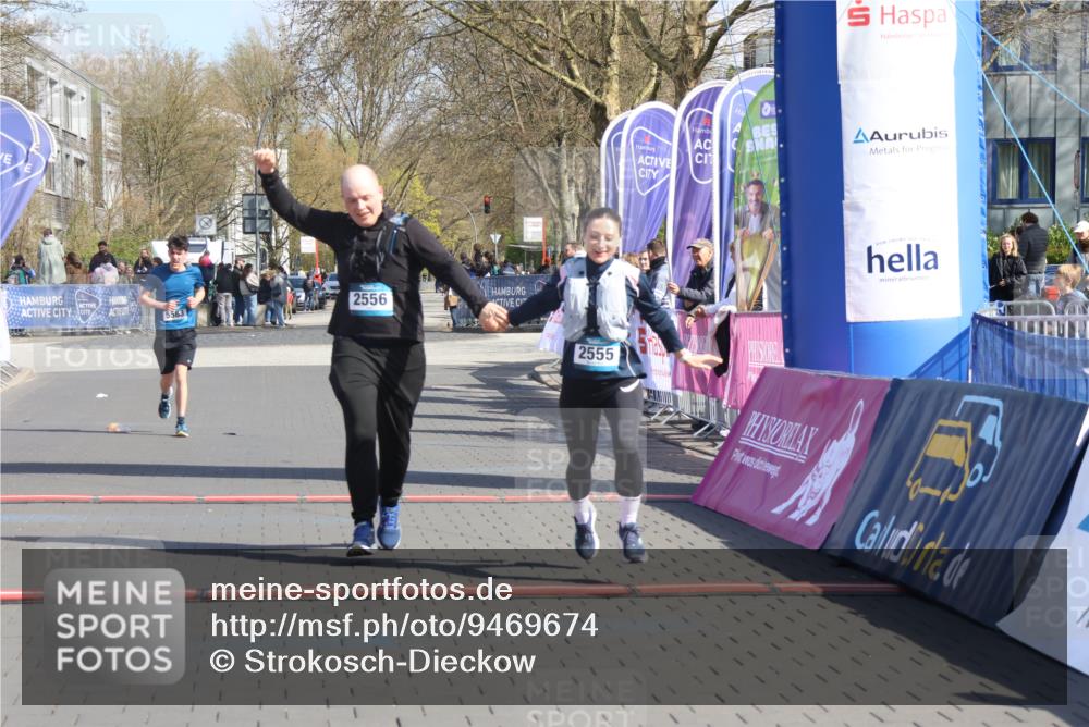12.04.2026 - 45. Internationalen Wilhelmsburger Insellauf Strokosch-Dieckow http://msf.ph/oto/9469674 12.04.2026 11:23:56 Ziel 2556, 2555, 5583 meine-sportfotos.de