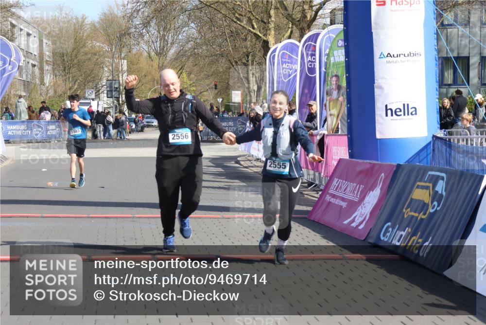 12.04.2026 - 45. Internationalen Wilhelmsburger Insellauf Strokosch-Dieckow http://msf.ph/oto/9469714 12.04.2026 11:23:57 Ziel 2556, 2555, 5583 meine-sportfotos.de