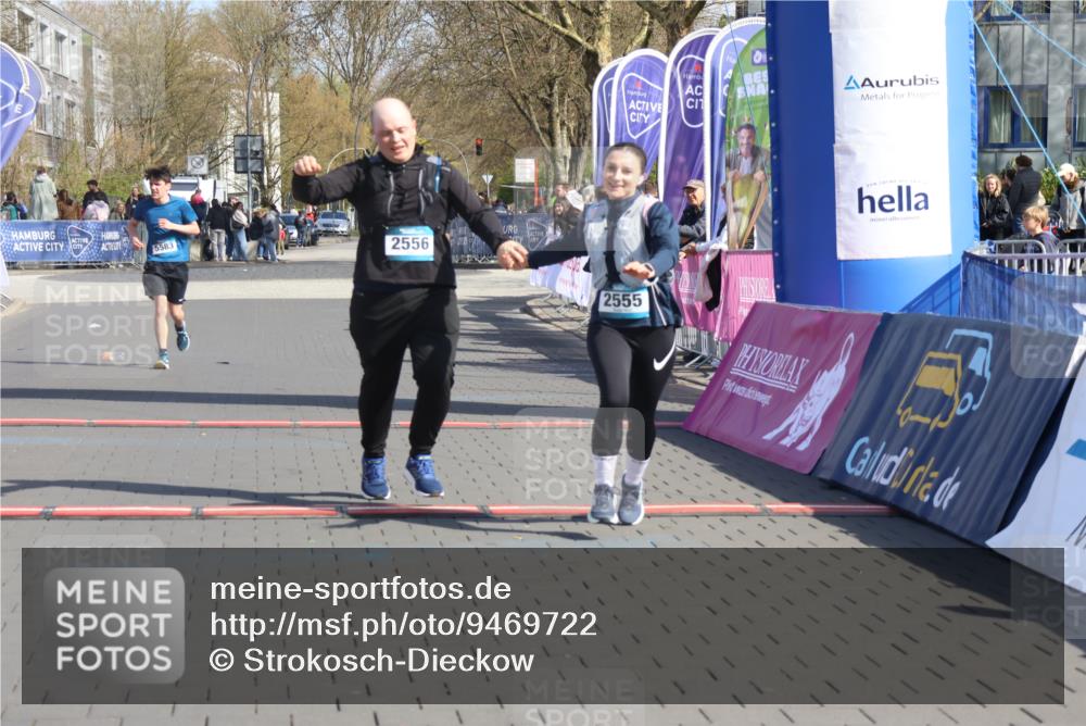12.04.2026 - 45. Internationalen Wilhelmsburger Insellauf Strokosch-Dieckow http://msf.ph/oto/9469722 12.04.2026 11:23:57 Ziel 2556, 2555, 5583 meine-sportfotos.de