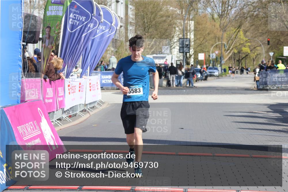 12.04.2026 - 45. Internationalen Wilhelmsburger Insellauf Strokosch-Dieckow http://msf.ph/oto/9469730 12.04.2026 11:24:01 Ziel 2555, 5583 meine-sportfotos.de