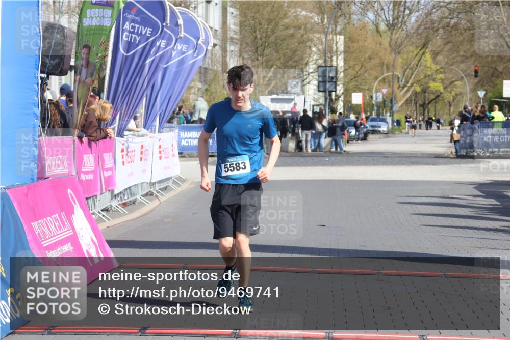 12.04.2026 - 45. Internationalen Wilhelmsburger Insellauf Strokosch-Dieckow http://msf.ph/oto/9469741 12.04.2026 11:24:01 Ziel 2555, 5583 meine-sportfotos.de