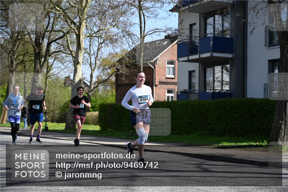 12.04.2026 - 45. Internationalen Wilhelmsburger Insellauf J. Mangold http://msf.ph/oto/9469742 12.04.2026 11:18:35 Ziel 2806, 4582, 4586, 2385, 3633, 3096, 3421, 2322, 4148, 4147, 3104, 4151, 2960, 2471 meine-sportfotos.de